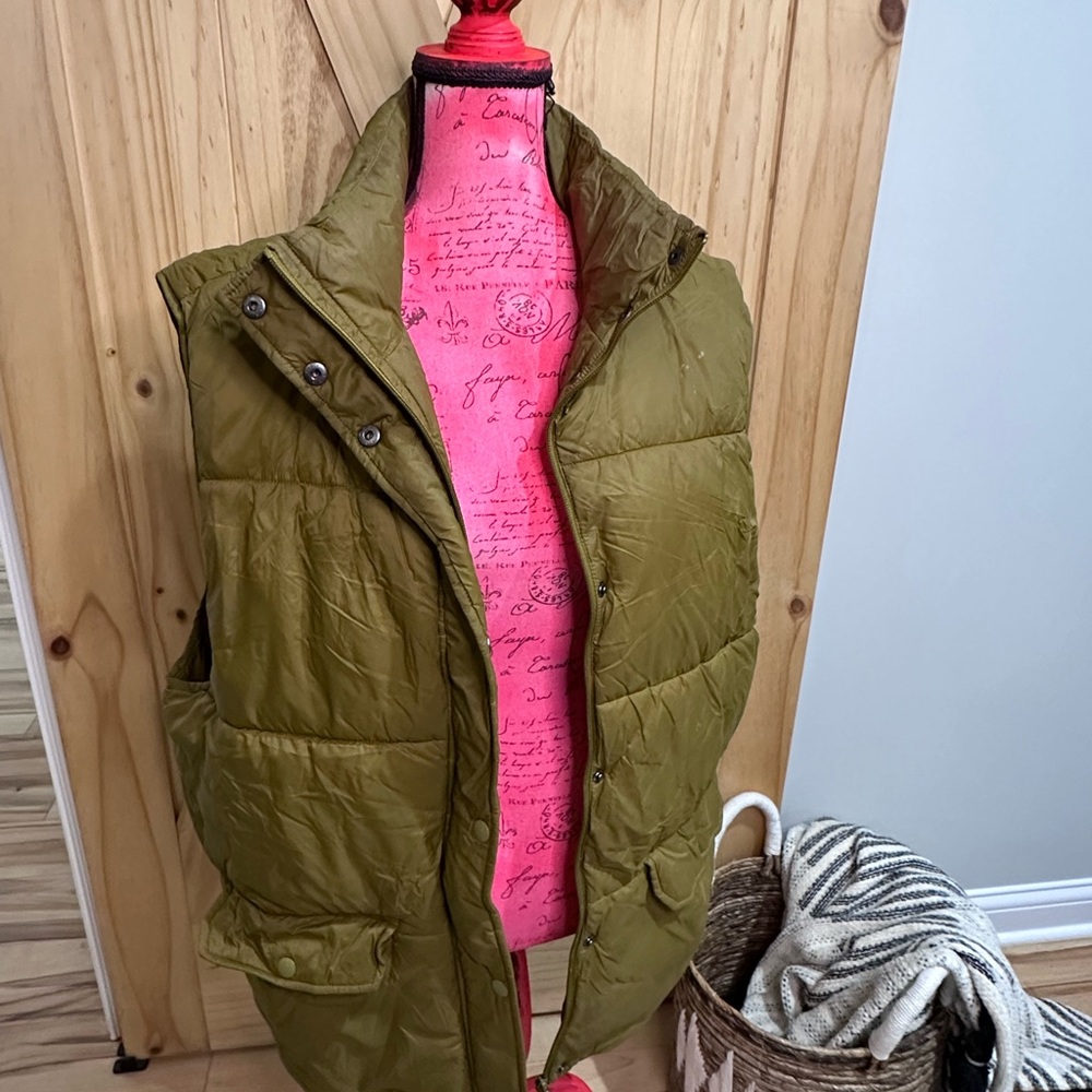 Aerie Offline Olive Green Puffer Vest